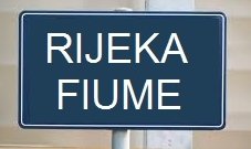 Na některých místech se objevují i dvojjazyčné cedule